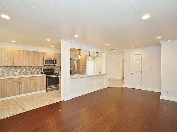 4th image of 21126 Ashfield Ave