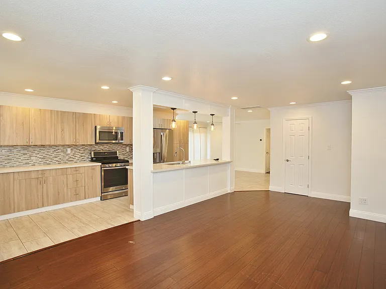 21126 Ashfield Ave — Photo 4