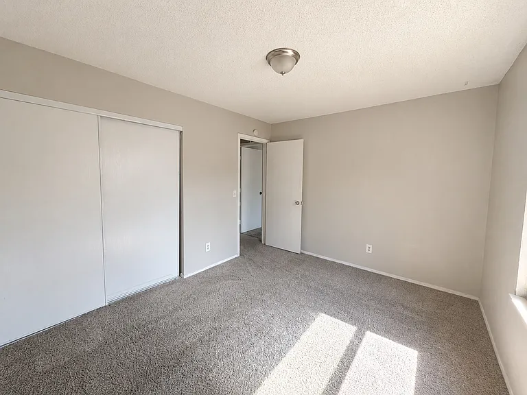 994 S Oakland Ct — Photo 19