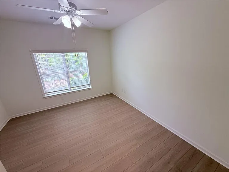 411 Spring Heights Ln SE #4 — Photo 16