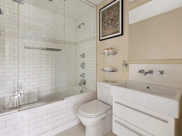 167 Perry Street image 15 of 19