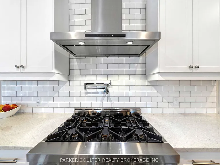 70 Georgian Grande Dr — Photo 10