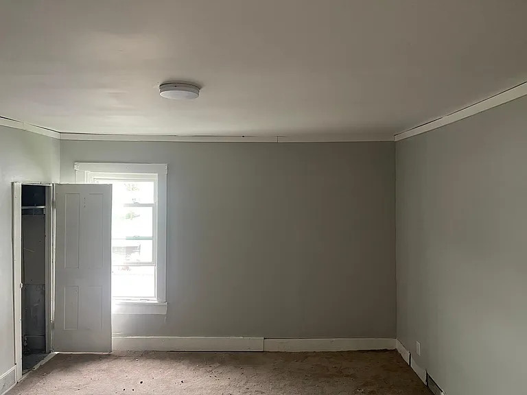 1136 Main St — Photo 11