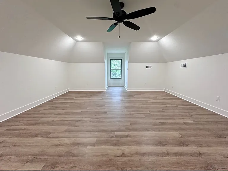 240 Wolf Den Ln — Photo 16