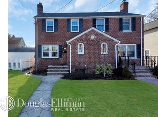 12 Pansy Ave, Floral Park, NY 11001