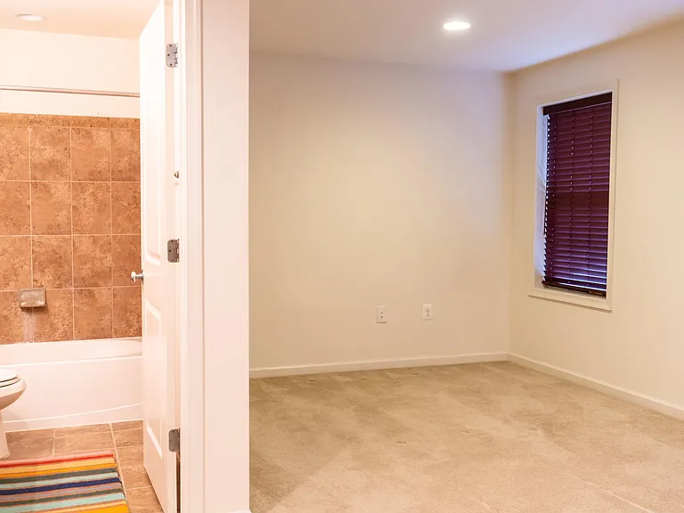 25095 Croxley Green Sq — Photo 45