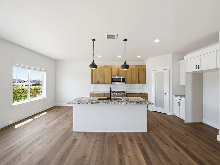 475 E River Ln — Photo 35