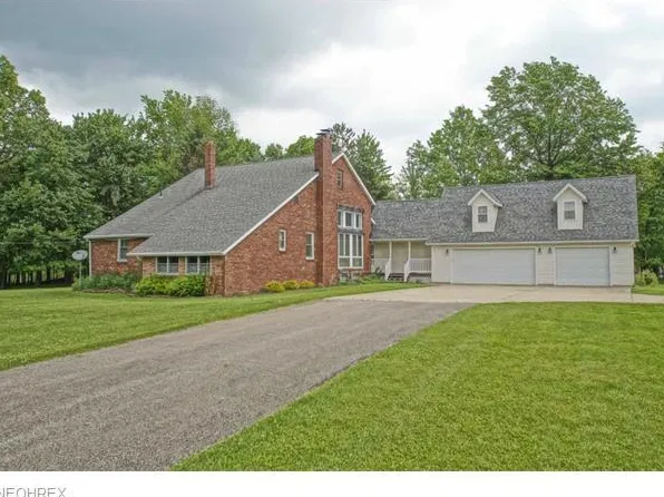 32701 White Rd, Willoughby Hills, OH 44092