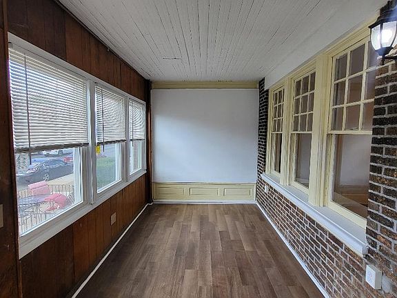 4th image of 6048 Elmwood Ave
