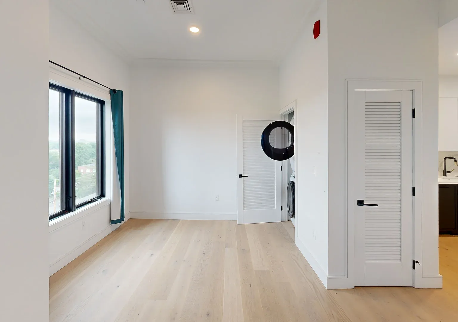 Studio, 450 sqft, $3,200 — Photo 4