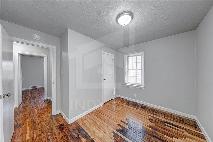 3535 N Oxford St — Photo 14