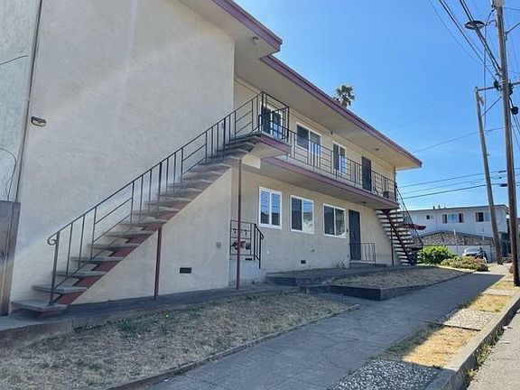 3rd image of 3676 Laurel Ave APT 4