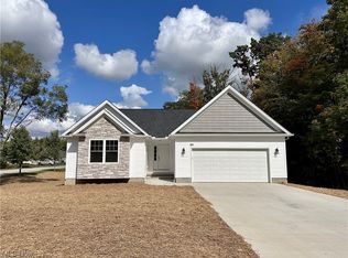 6408 Klines Dr, Girard, OH 44420