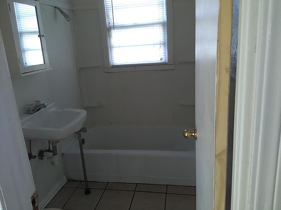 3rd image of 1513 NW Lincoln Ave