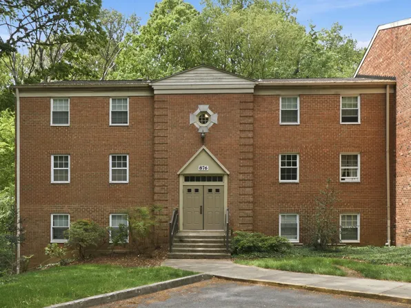 876 College Pkwy APT 201, Rockville, MD 20850