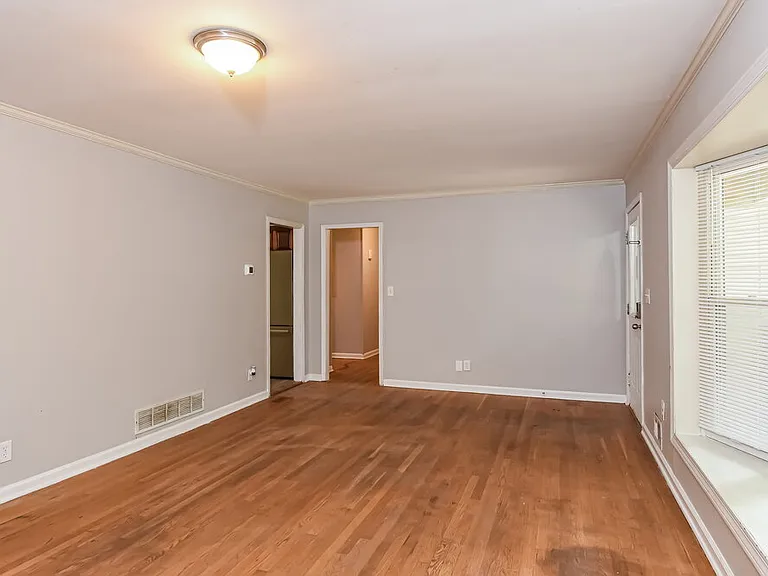 4630 Cresant Ln — Photo 5