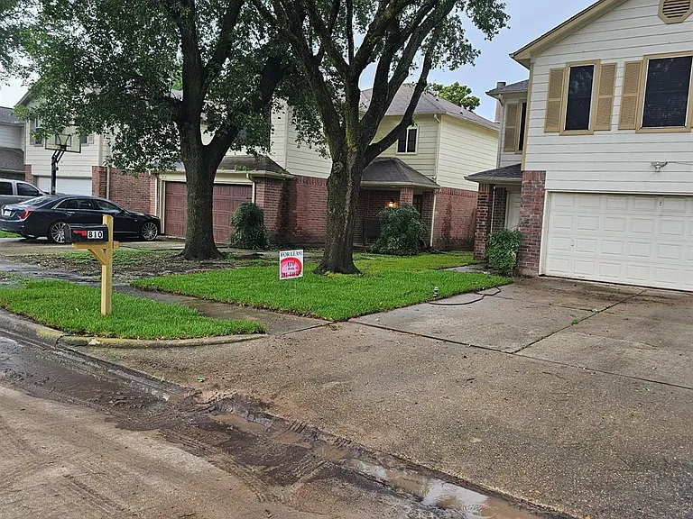 810 Oak West Dr — Photo 1