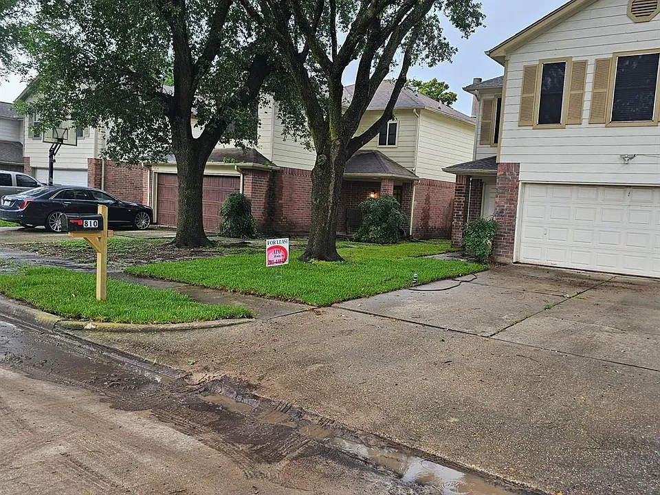 810 Oak West Dr