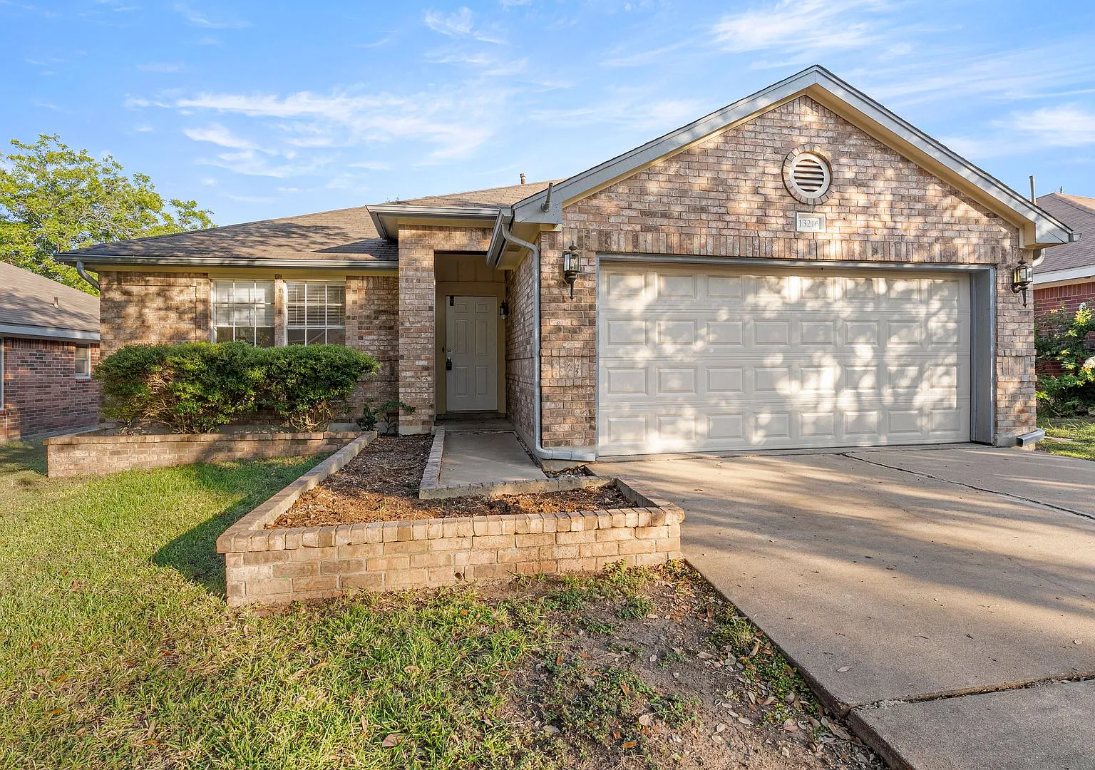 Home Sweet Haven: Warm, Welcoming Oasis in North Austin! — Photo 2