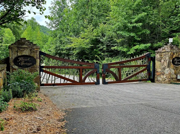 491 Chetola Trl, Townsend, TN 37882