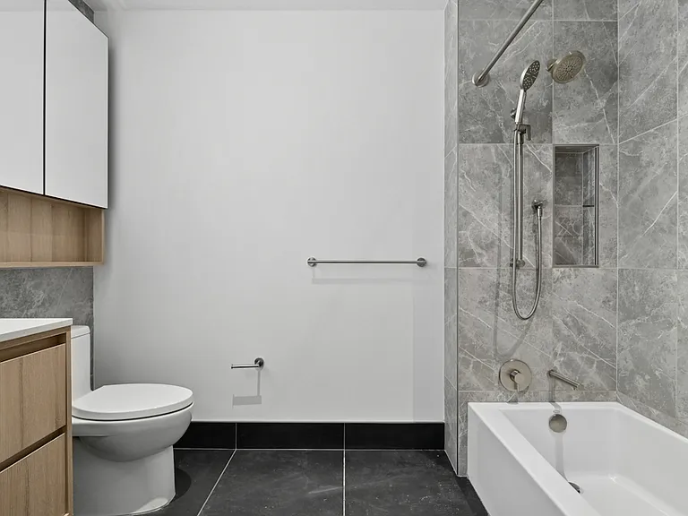 312 W 43rd St #3L — Photo 11
