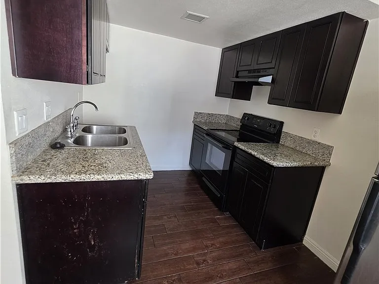2626 Lynnwood St #2 — Photo 2