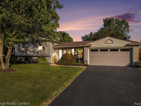 4243 Iverness Ln, West Bloomfield, MI 48323