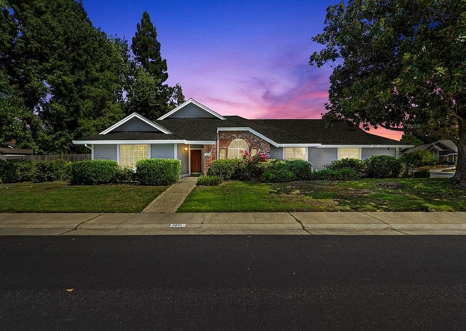 1st image of 1321 Meadowvista Way