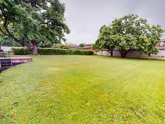 5th image of 393 Grandridge Ave