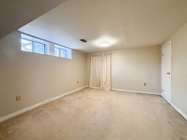 7 Rockport Cres — Photo 8