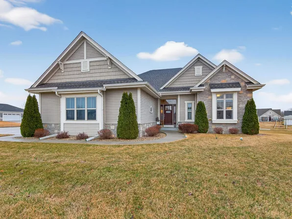 235 Farmstead Dr, Slinger, WI 53086