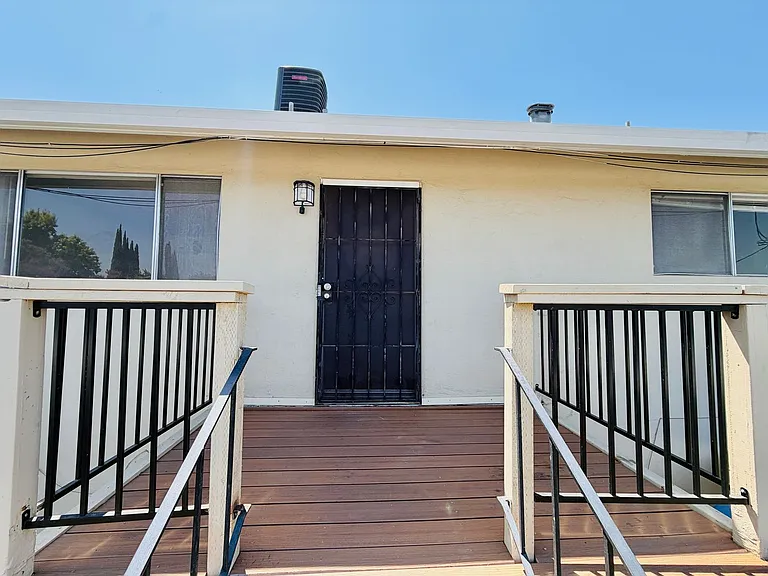 203 W Benjamin Holt Dr — Photo 17
