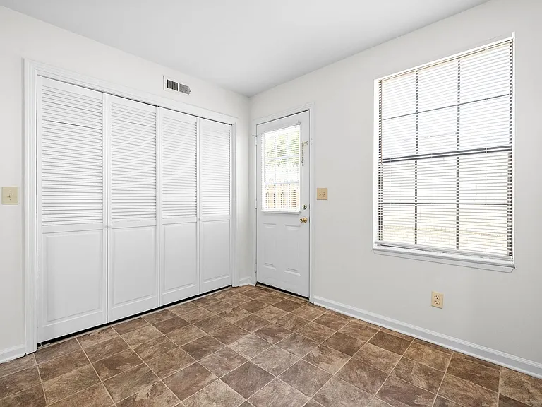 W Knollwood Cir - 1500 — Photo 2