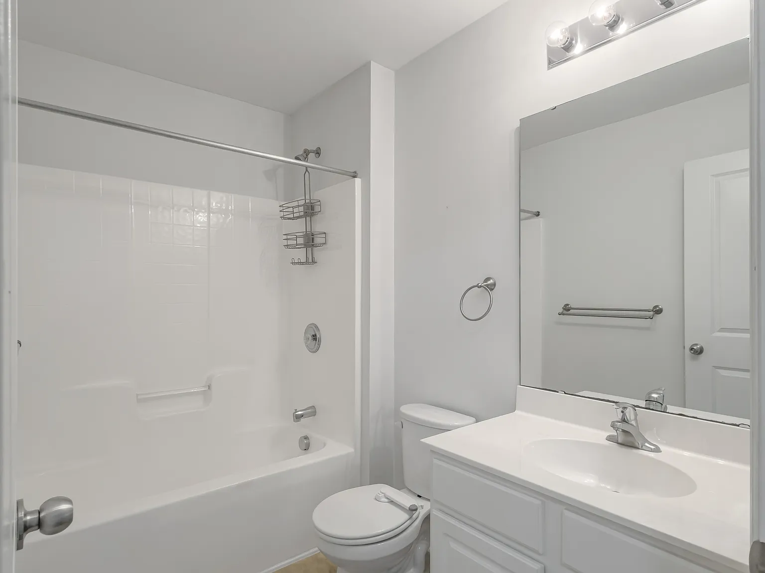 3 bed, 1157 sqft, $1,950 — Photo 1