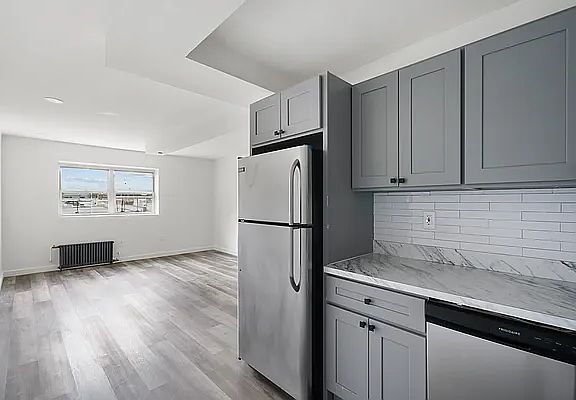 3rd image of 853 Halsey St #6B