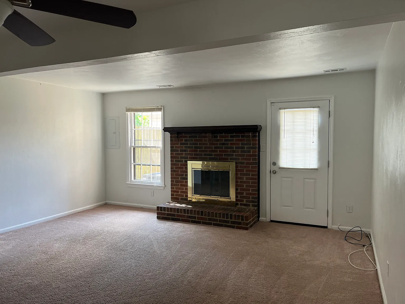 2 bed, 1130 sqft, $1,600 — Photo 2