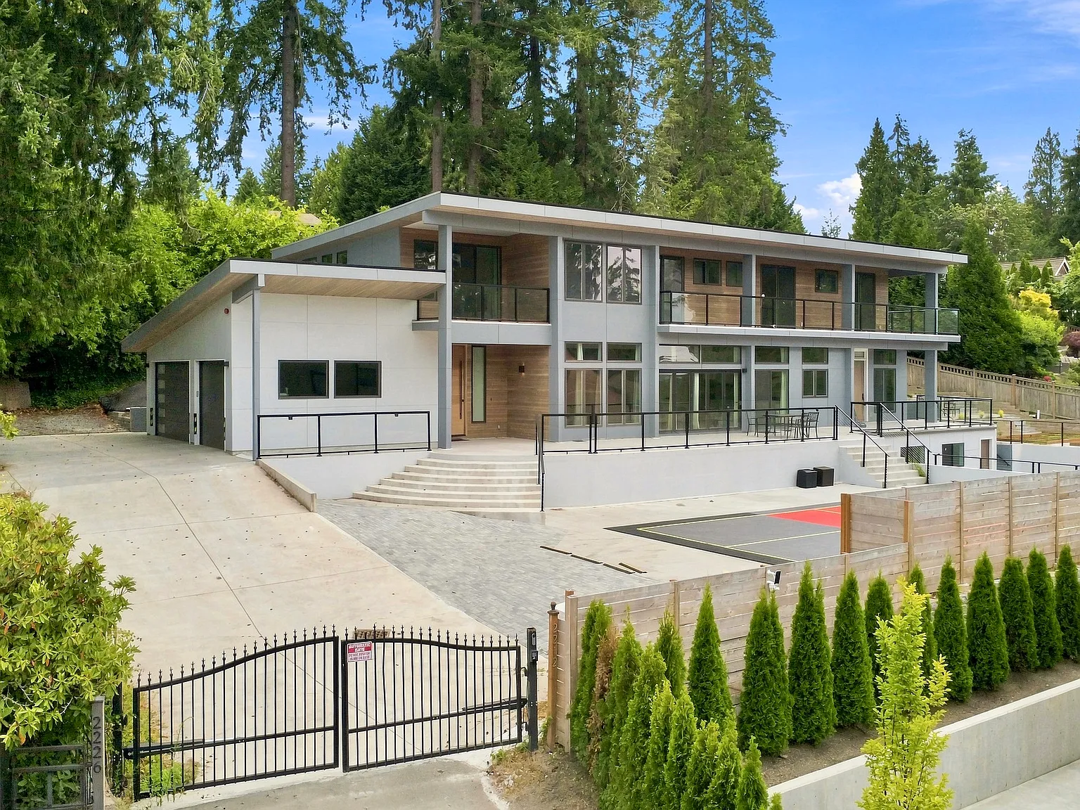 92nd Ave NE, Clyde Hill — Photo 2
