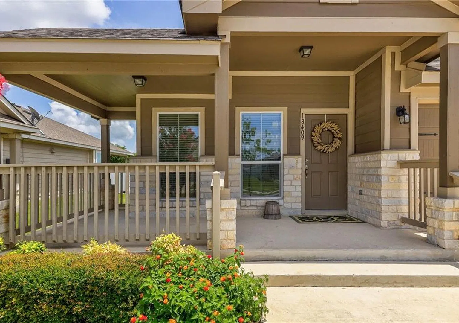 Spacious & Beautiful 3/BR 2/BA Home with Enclosed Porch! — Photo 3