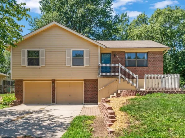 220 SE Country Ln, Lees Summit, MO 64063