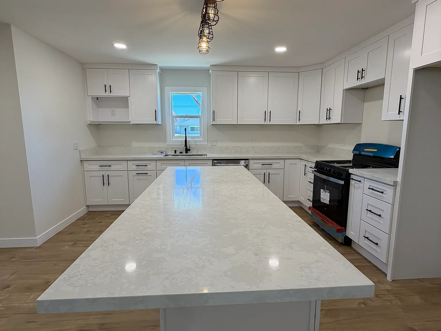 5 bed, 1800 sqft, $3,650 — Photo 4