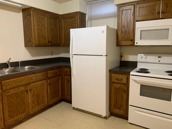 Eisenhower Apartments, 1010-1033 Eisenhower Cir, Junction City, KS 66441