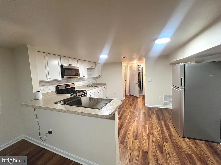 727 Reservoir St — Photo 10