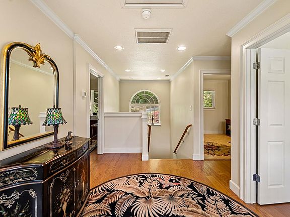 26th image of 270 Ausburn Rd