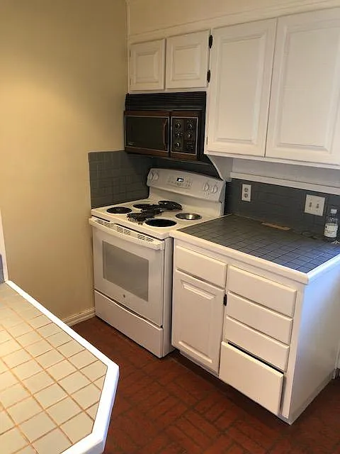 Building Photo - 308 Silver Queen South 101A