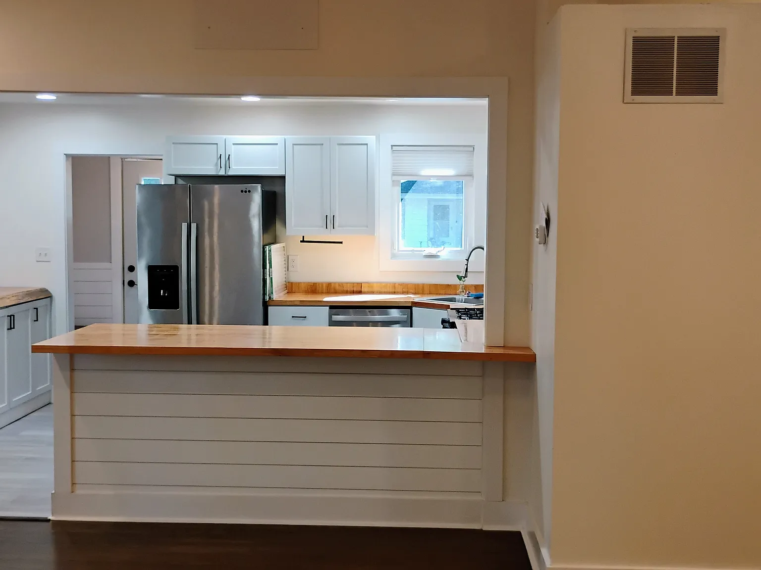 2 bed, 910 sqft, $1,600 — Photo 4