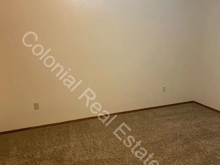 813 Laurelwood Dr — Photo 5