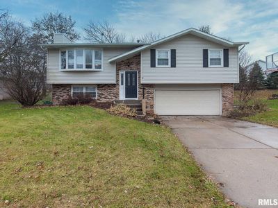 1970 Hollow View Dr, Bettendorf, IA, 52722