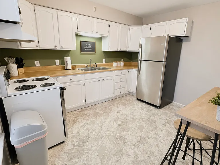220 N Jefferson St — Photo 3