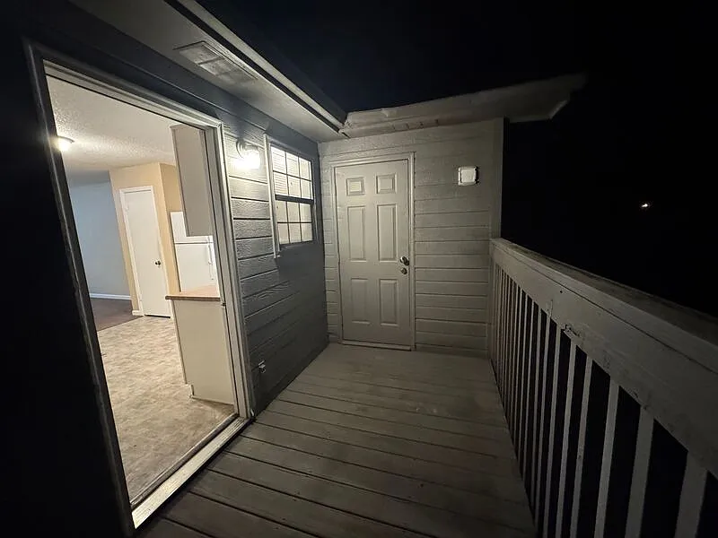 2 bed, 1.0 bath, 900 sqft, $850 — Photo 3