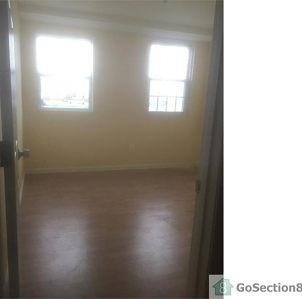 2nd image of 527 N Decker Ave